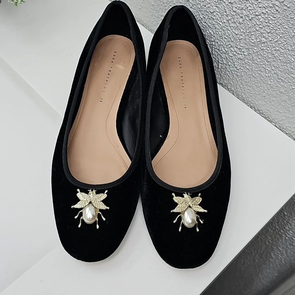 Zara Beetle Embelished Velvet Faux Pearl Ballet Flats in Black